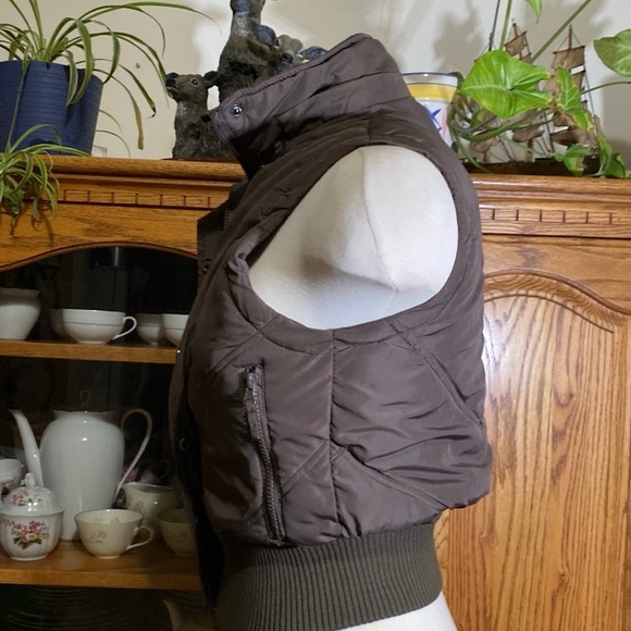 Urban Behavior Brown Vest, Zip up with snap closures - Picture 3 of 9